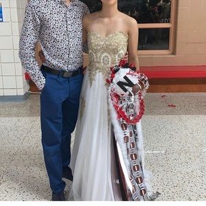 Beautiful white dress with good sequin !!